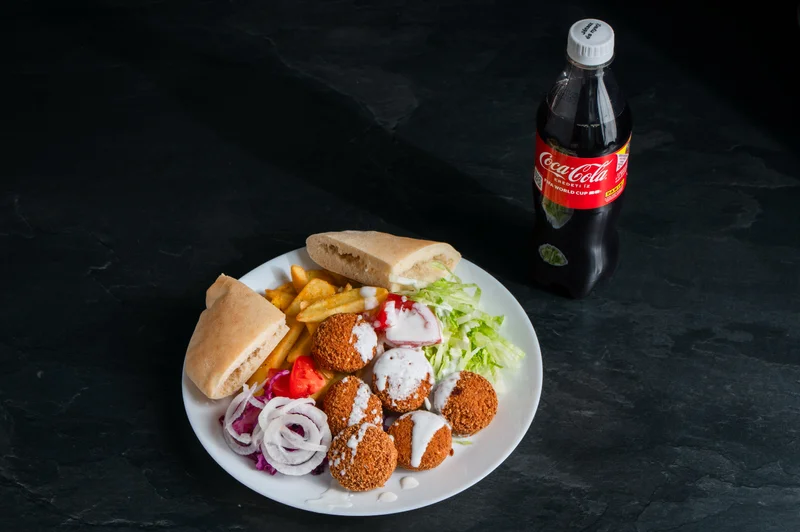 Falafel Tál - Menüben (0,5 l üdítő) 1 Falafel Tál - Menüben (0,5 l üdítő)